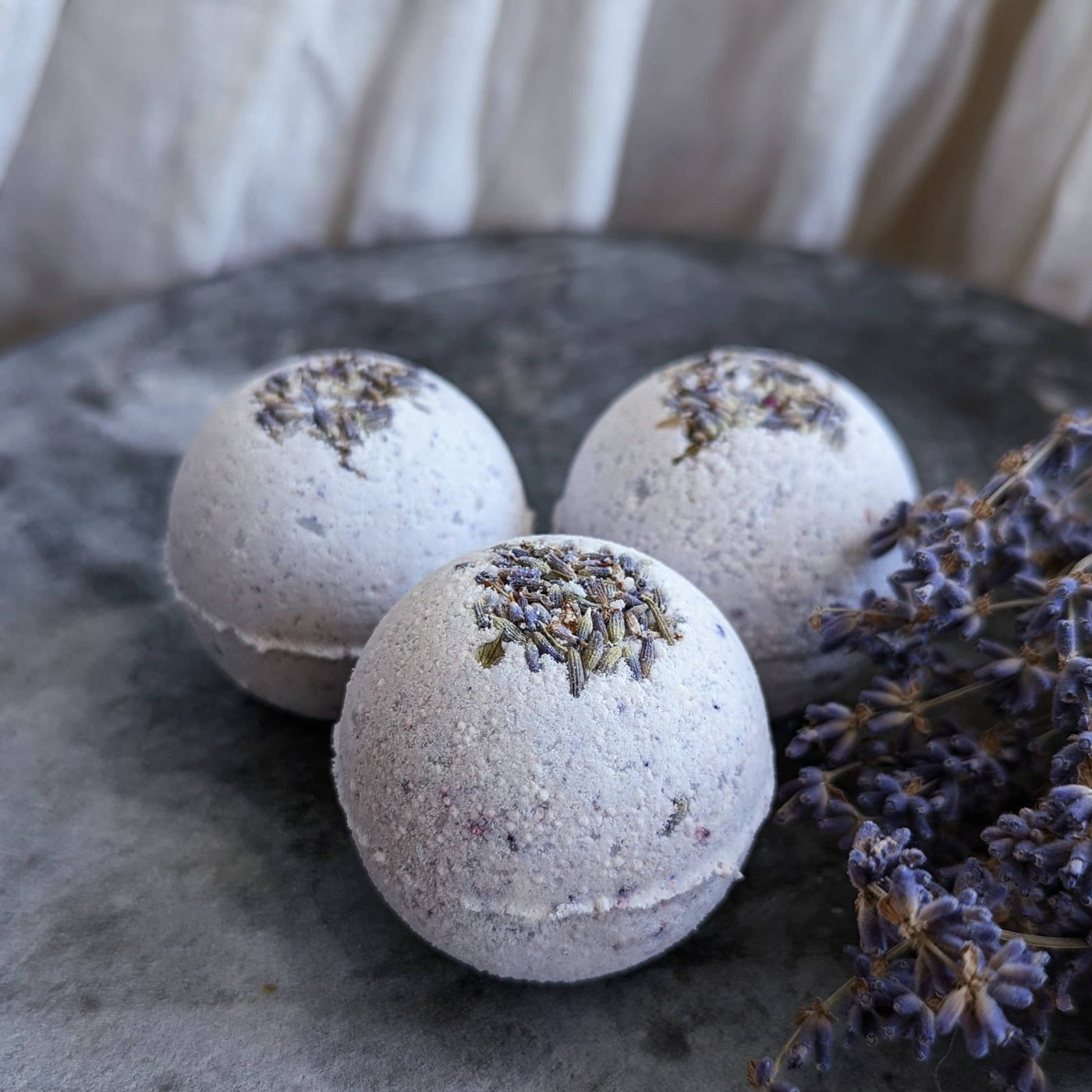 Gnat and Bee - Sweet Lavender : Bath Bomb